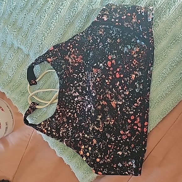 STUNNING LULULEMON FREE TO BE SPORTS BRA - Picture 6 of 9